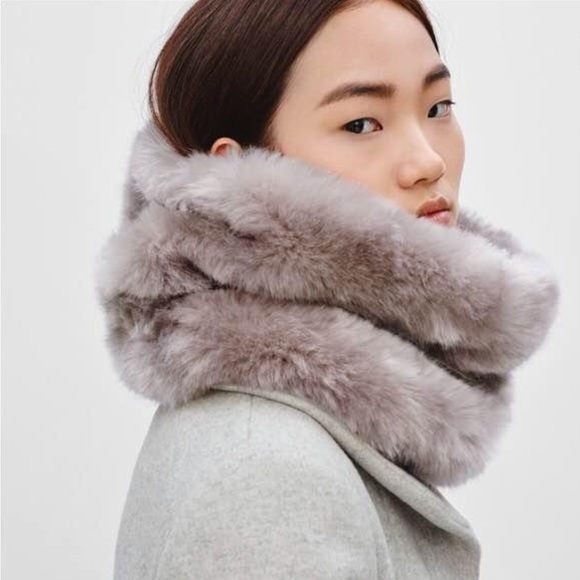 Babaton Vegan Fur Infinity Scarf - Picture 1 of 3